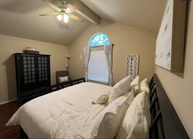 Photo - 5806 Toddington Rd