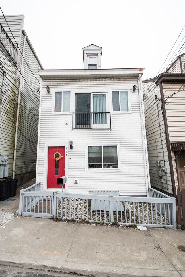 Building Photo - 2514 Josephine St Rental