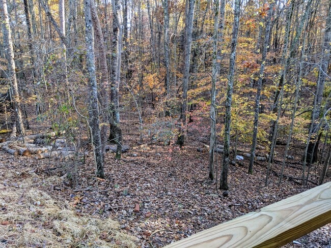 view from side of covered front porch - 386 Eagle Mountain Dr West Casa Unidad 386