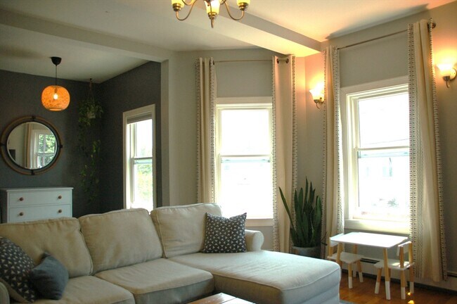 Building Photo - 15 Joseph St Unit 2