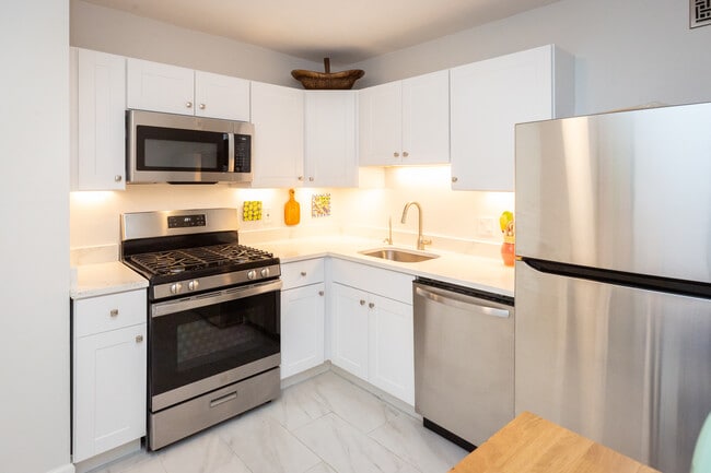 Building Photo - 3001 Veazey Terrace NW Unit 1128 Rental