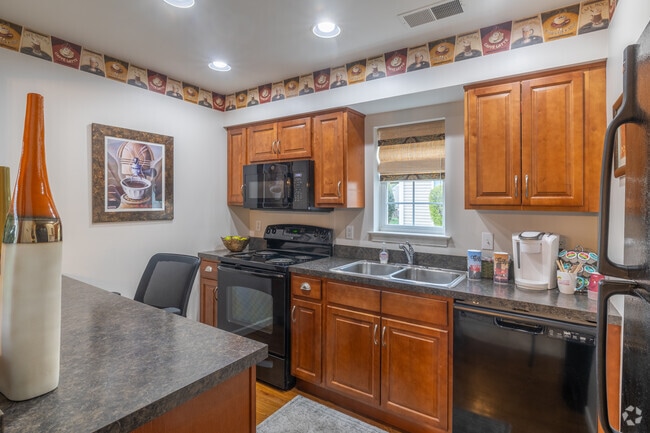 1BR, 1BA - 917SF - Kitchen - Courts at Wetherburn Commons