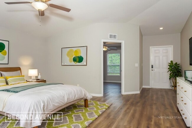 Photo - 486 Hoffer St
