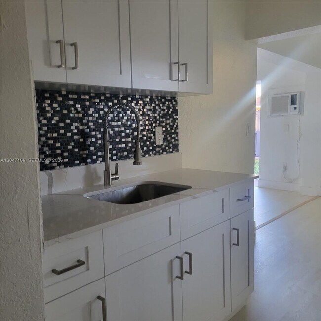 Photo - 715 SW 6th St Unit 1-2