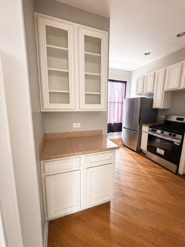 Kitchen - 6409 S Rhodes Ave Unit 2nd FL