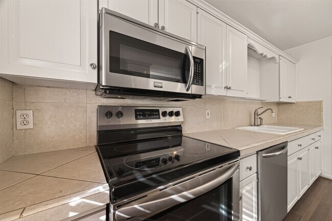 Photo - 6418 Olympia Dr Unidad 127