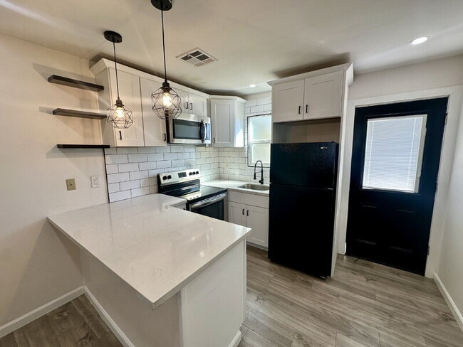 Photo - 1447 E Mountain View Rd Unit #2