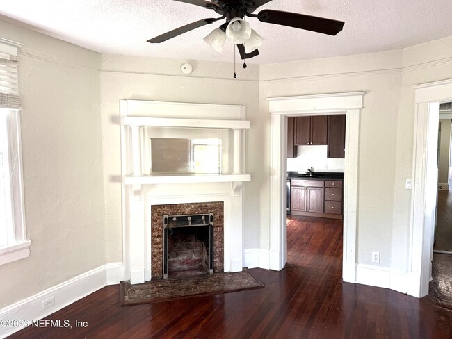 Photo - 2116 Herschel St Unidad A