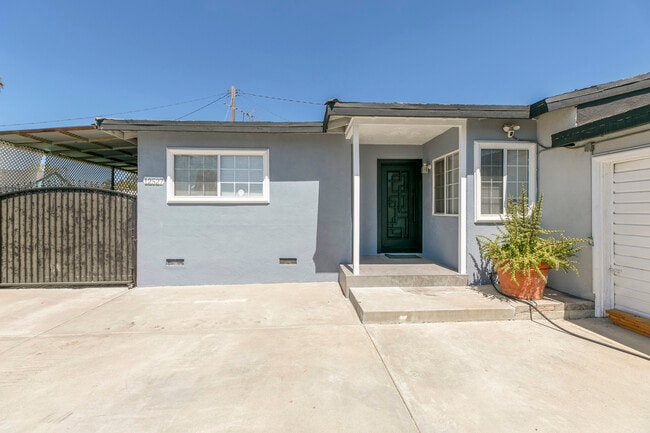 Building Photo - 12527 Stagg St Rental