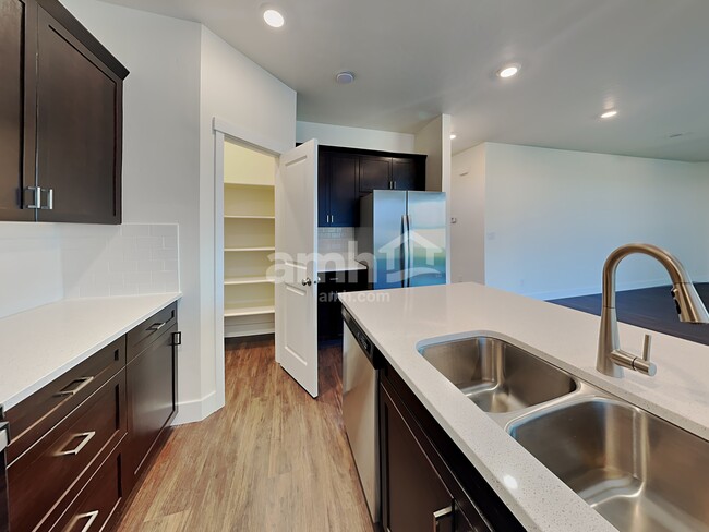 Photo - 936 Moorside Ave