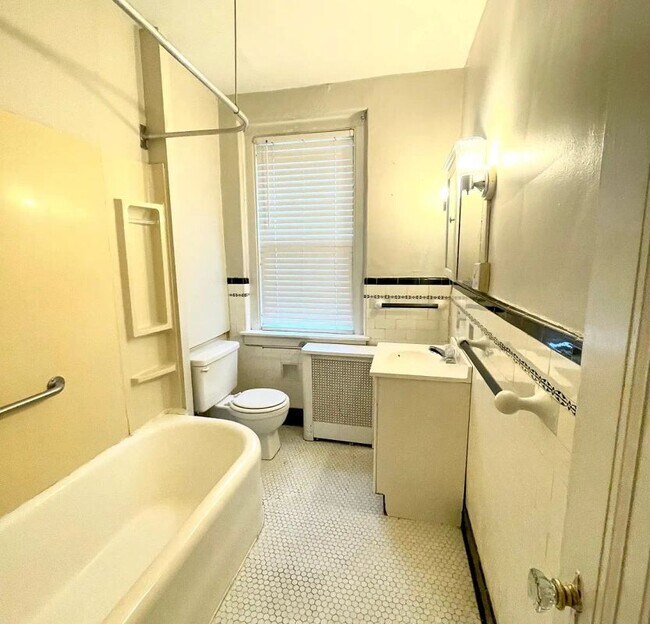 Photo - 405 Main St Unit #4