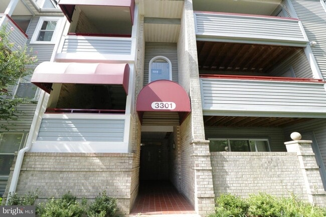 Building Photo - 3301 Sir Thomas Dr Unit 22 Rental