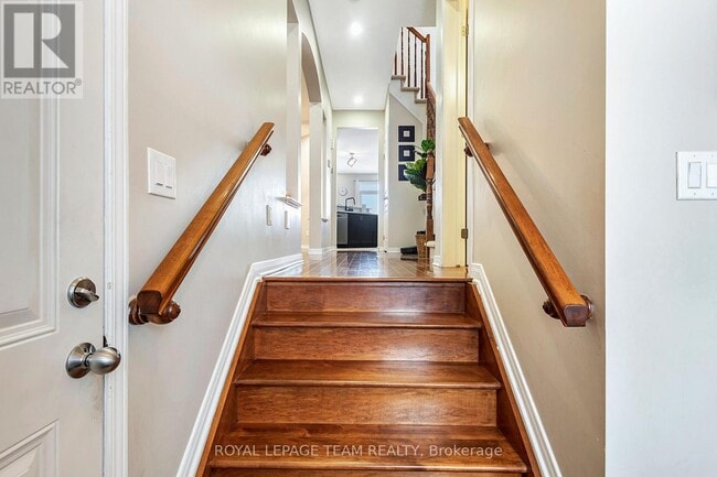 Photo - 276 Harthill Way