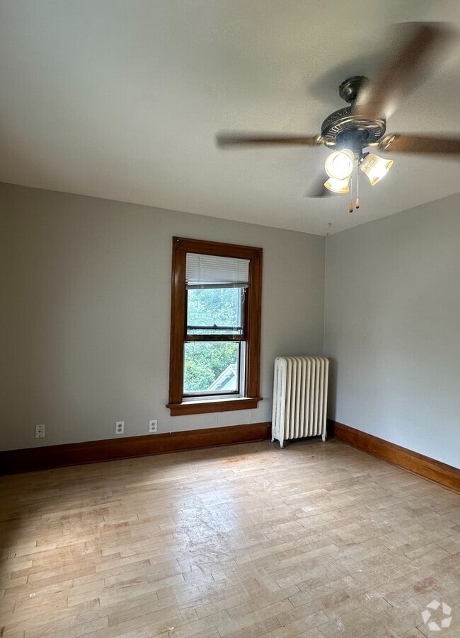 Building Photo - 222 Tygert St Unit Upper Rental