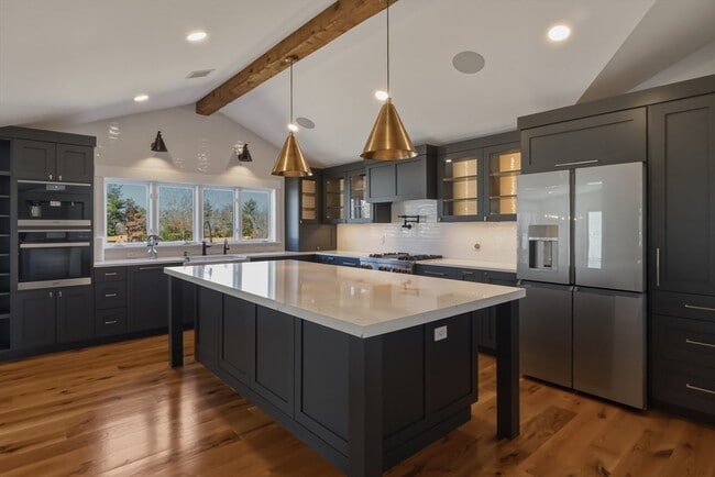 Photo - 235 Brook St