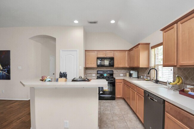 Building Photo - 3311 Raintree Village Dr