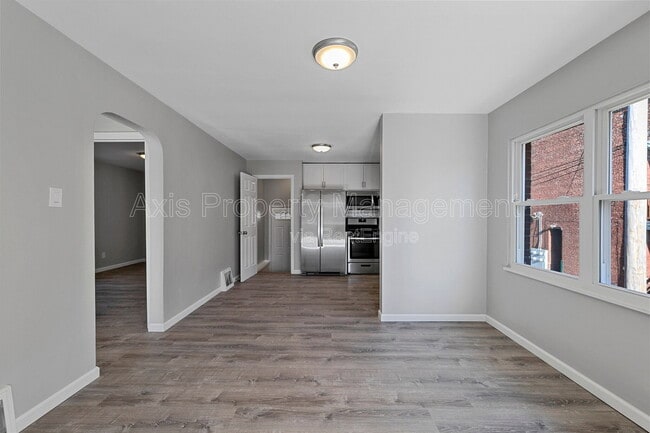 Photo - 905 Russell Blvd