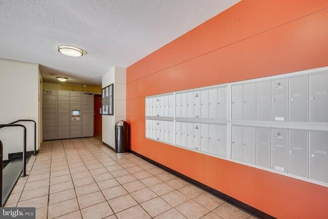 Building Photo - 8 S Van Dorn St Unit 303