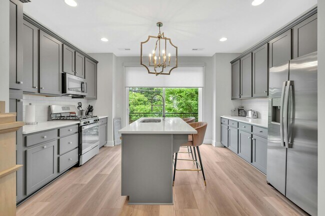 Photo - 1005 E 36th St