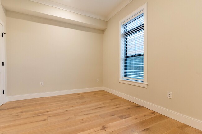 Photo - 157 Everett St Unit 102