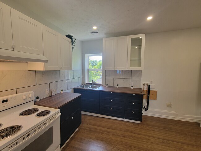 Photo - 2077 S Main St Unité 2