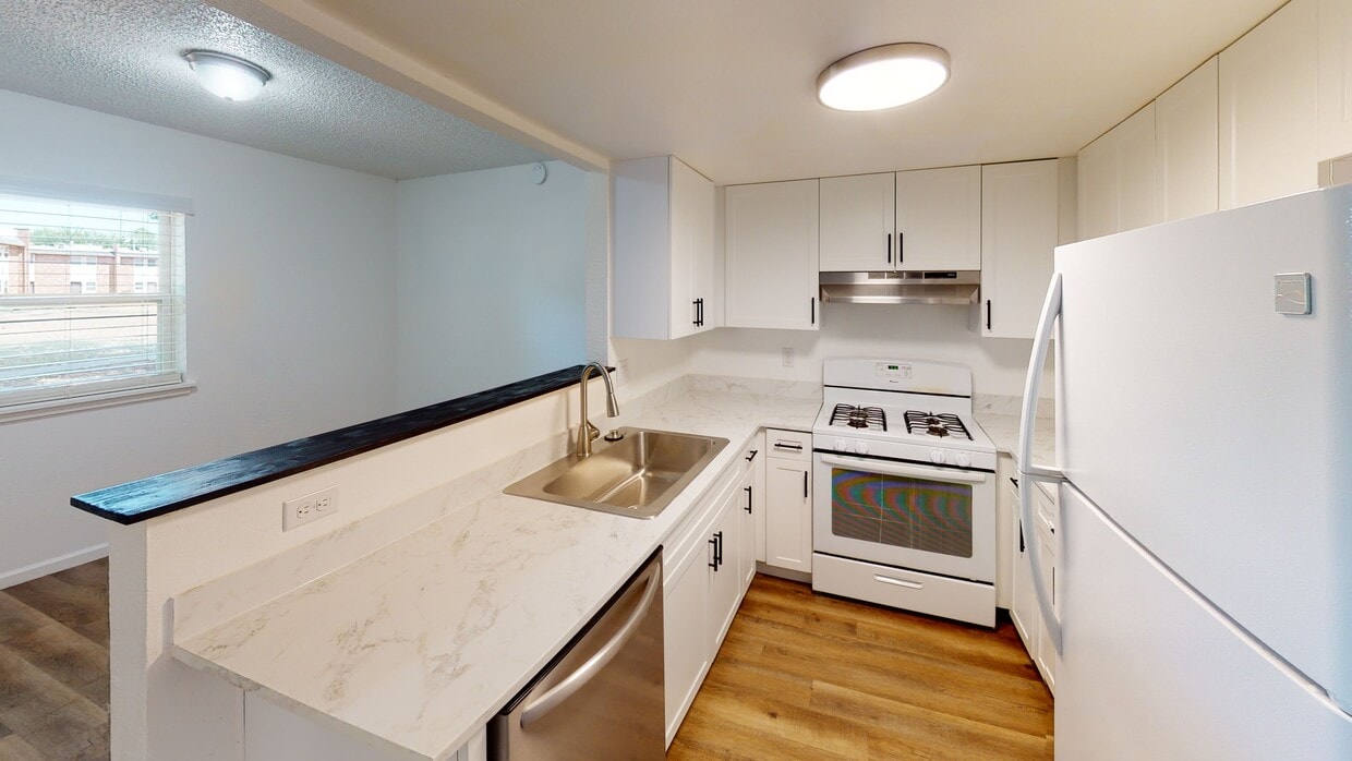 Photo - Cedar Oaks Apartments