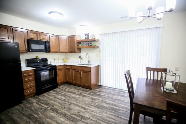 Fully-equipped - OAK TERRACE APARTMENTS
