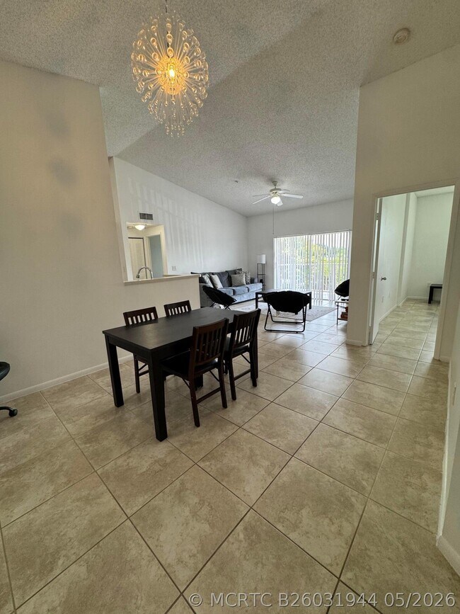 6944 SW 39th St Unit B304