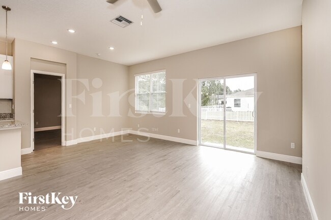 Photo - 674 Tobias St