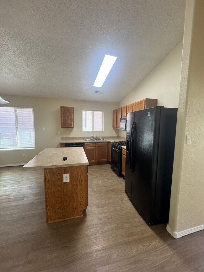 Photo - 4 bed 2 bath home! Fresh New Paint & Flooring Throughout