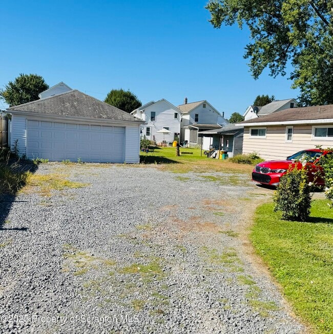 Photo - 608 Oak St