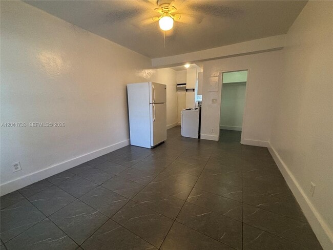 Building Photo - 1843 Dewey St Unit 110