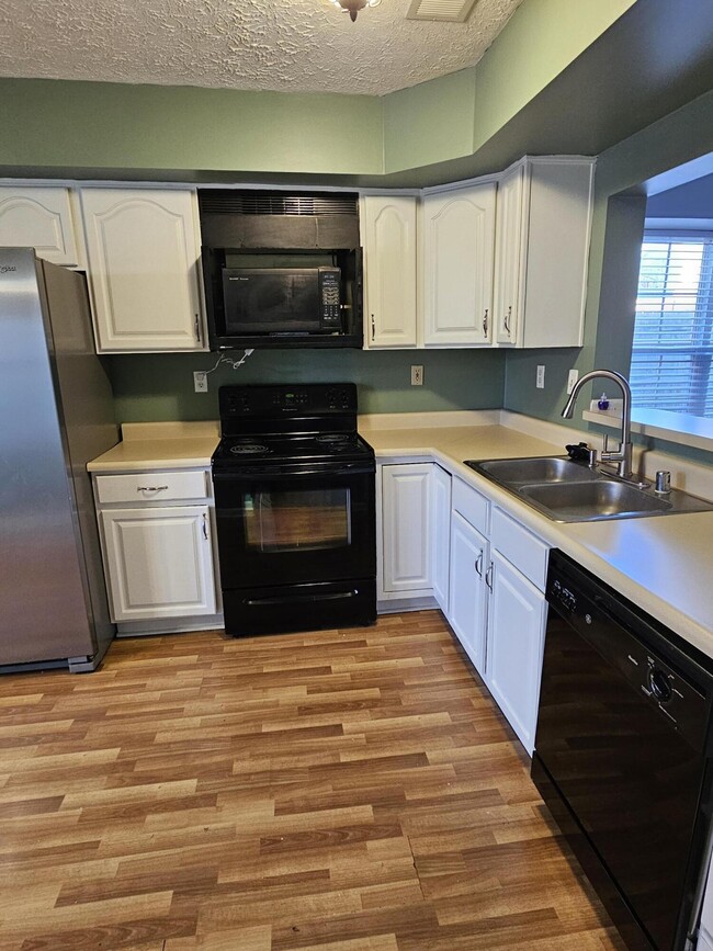 Photo - 106 Deerfield Ln