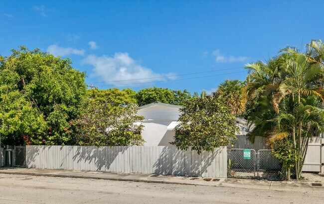 2421 Patterson Ave