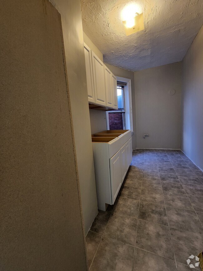 Building Photo - 13 Bentley Ave Unit 13 Rental