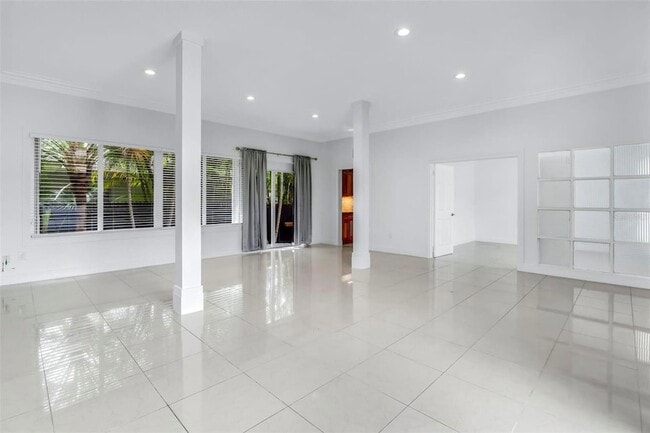 Photo - 2300 SW 24th St