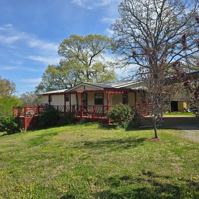 Photo - Freshly Updated 3 Bedroom/ 2 Bathroom Country Home