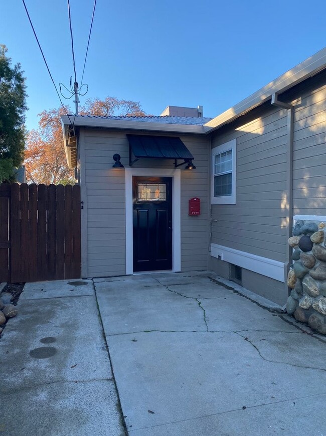 Photo - Updated 2 Bedroom Roseville Unit!