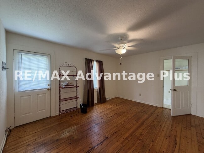 Photo - 711 Monroe St