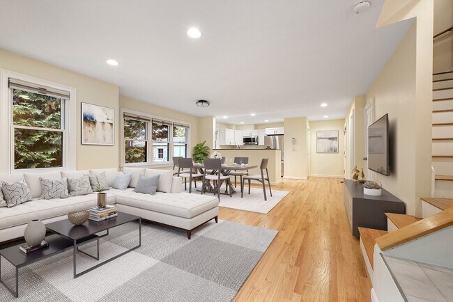 10 Eustis St
