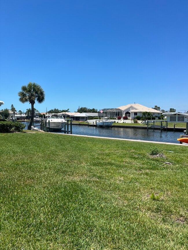 Building Photo - 24 Oakwood Dr N