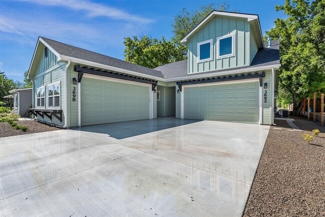 Building Photo - ? MOVE IN SPECIAL! ? $99.00 1st month rent...