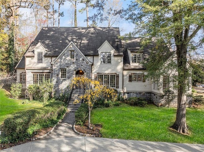 Photo - 960 Landmark Dr NE