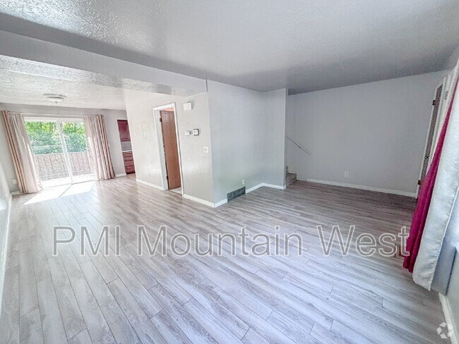 Building Photo - 1324 Lincoln Ave Unit 3 Rental