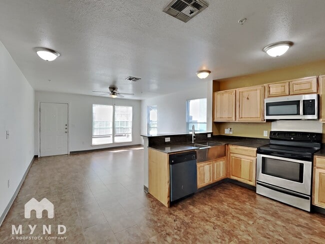 Photo - 708 W 6th St Unit A