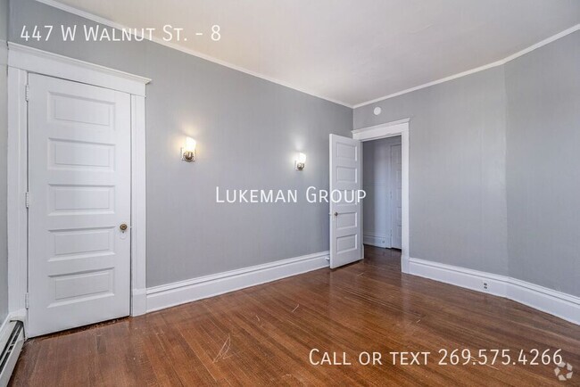 Building Photo - 447 W Walnut St Unit 8 Rental