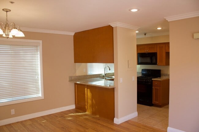 Photo - Vista Del Plaza Apartments