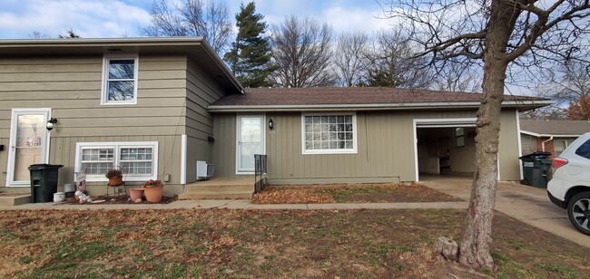 Entrance - 1020 W 29th Ter Townhome