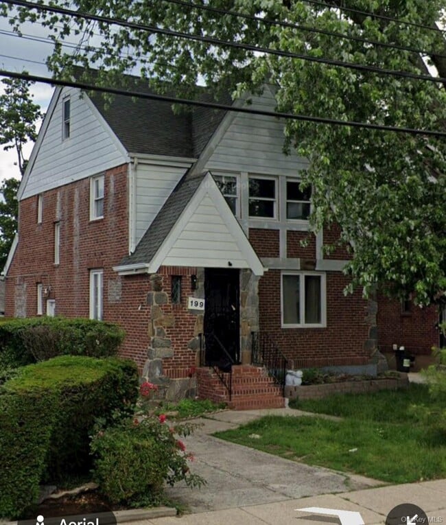 Building Photo - 199 William St Unit Walk-in-Level