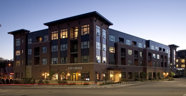 700 UBD Apartments - 700 UBD Apartments